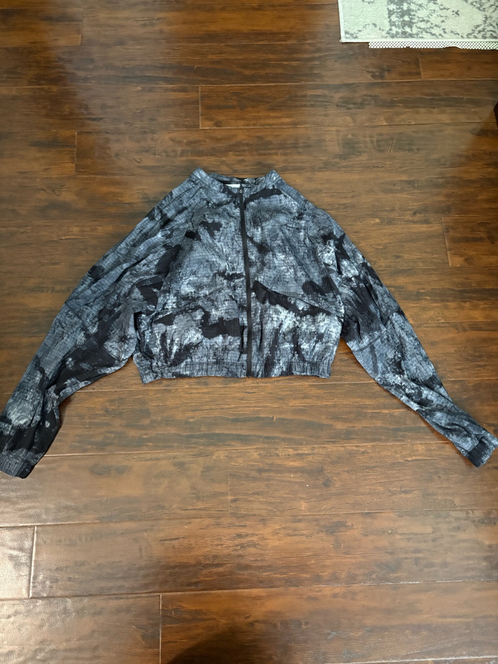 Gymshark Black and Gray Cropped Zip-Up Jacket